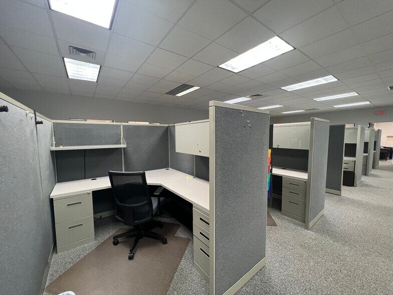 More Photos Of 2810 Meredyth Dr, Albany Medical For Lease