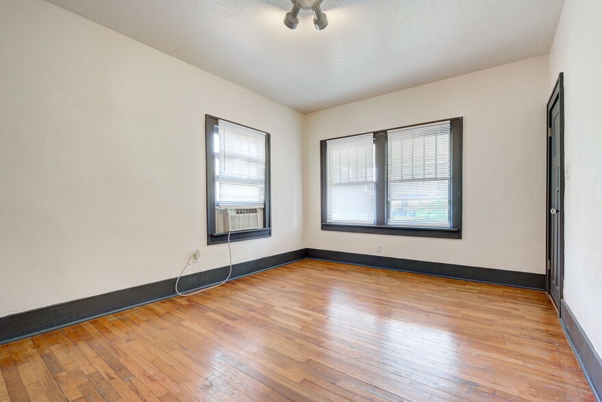 More Photos Of 408 Chautauqua Ave, Norman Multifamily For Sale
