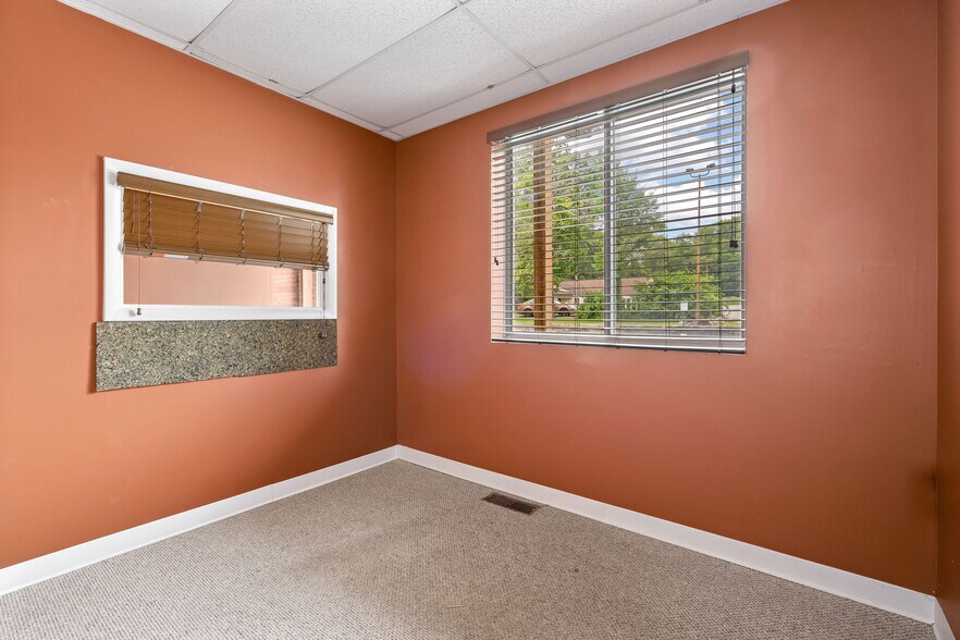 More Photos Of 4 Corwin Ct, Newburgh Medical For Sale