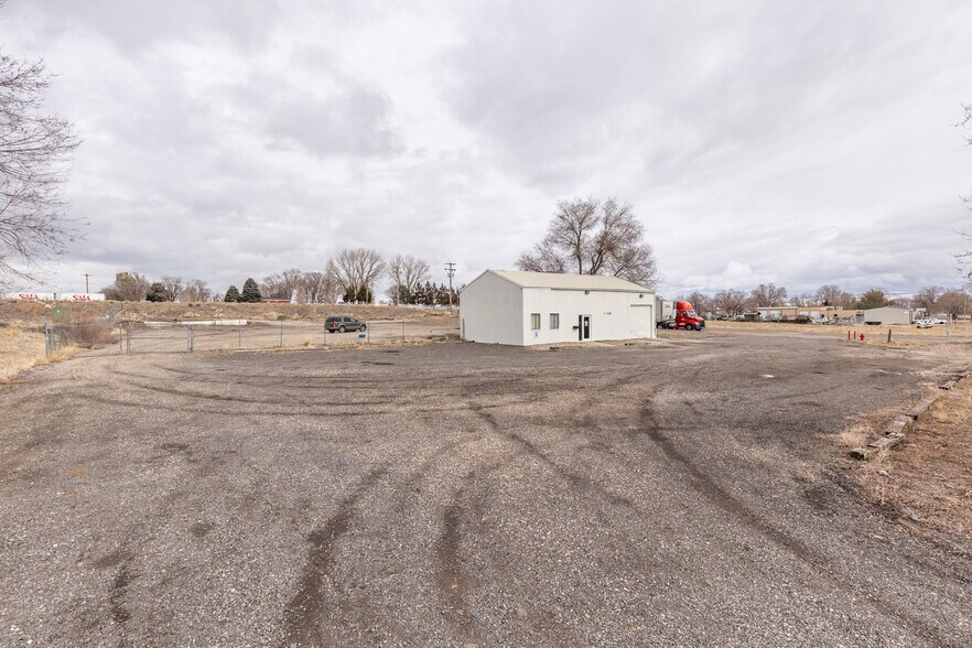 More Photos Of 1120 Chestnut St, Carlin Light Distribution For Sale