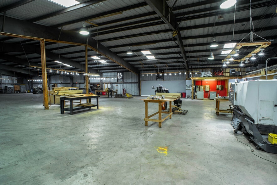 More Photos Of 910 Brenda St, Houston Warehouse For Sale