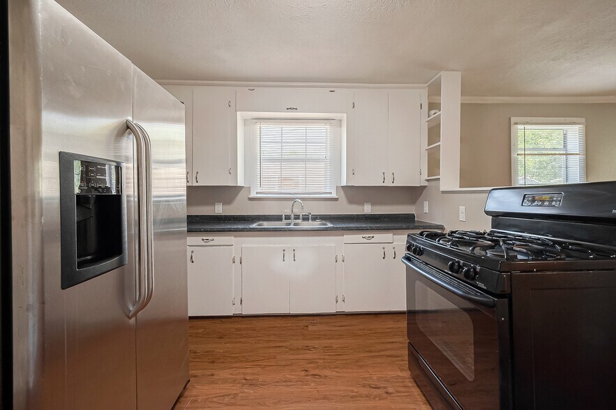 More Photos Of 2207 1/2 Cedar Bayou Rd, Baytown Apartments For Sale