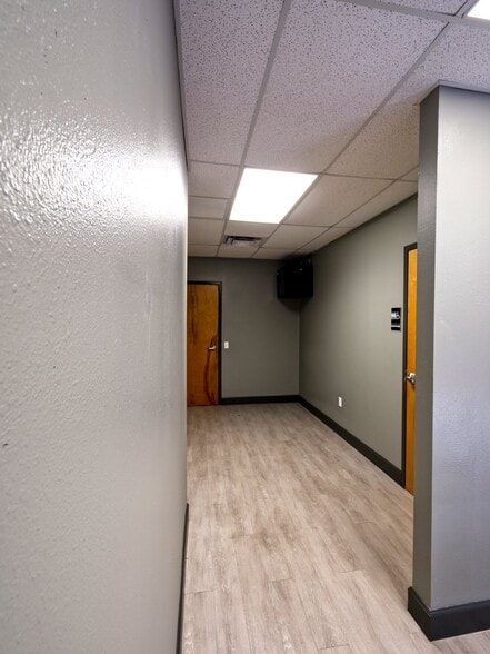 More Photos Of 402 Chairman Ct, DeBary Warehouse For Lease