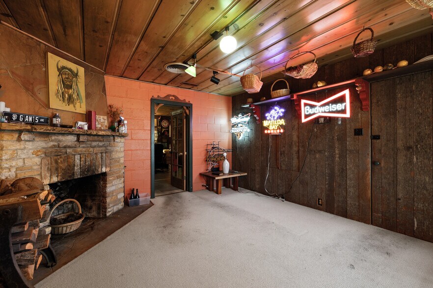 More Photos Of 1006 N Idaho St, San Mateo Service For Sale