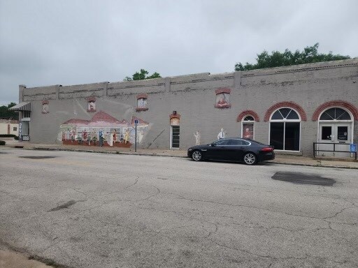 More Photos Of 324 E Main St, Shawnee Storefront For Sale