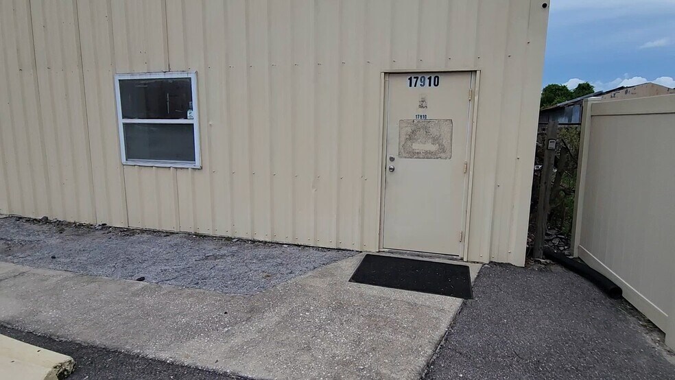 Primary Photo Of 17910 41 Hwy N, Lutz Industrial For Lease