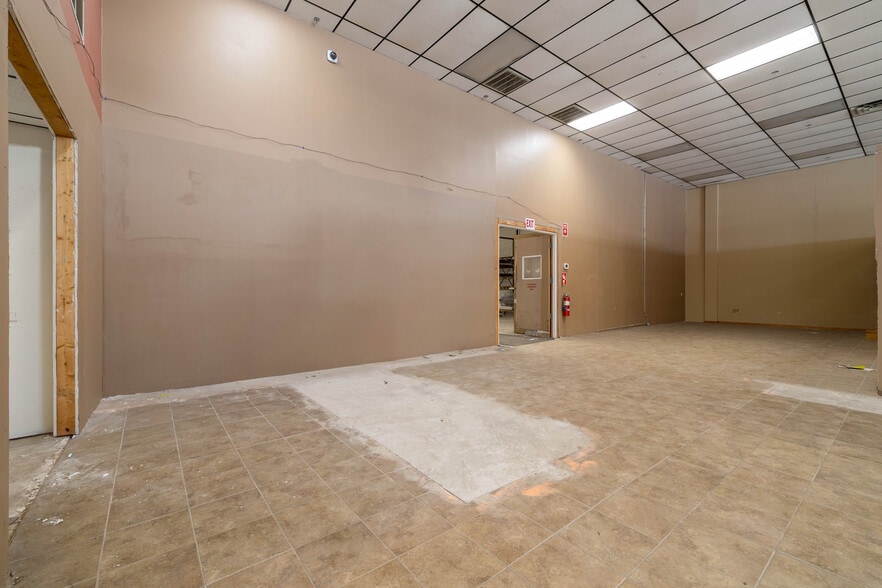 More Photos Of 45 Richards Grove Rd, Quaker Hill Service For Sale