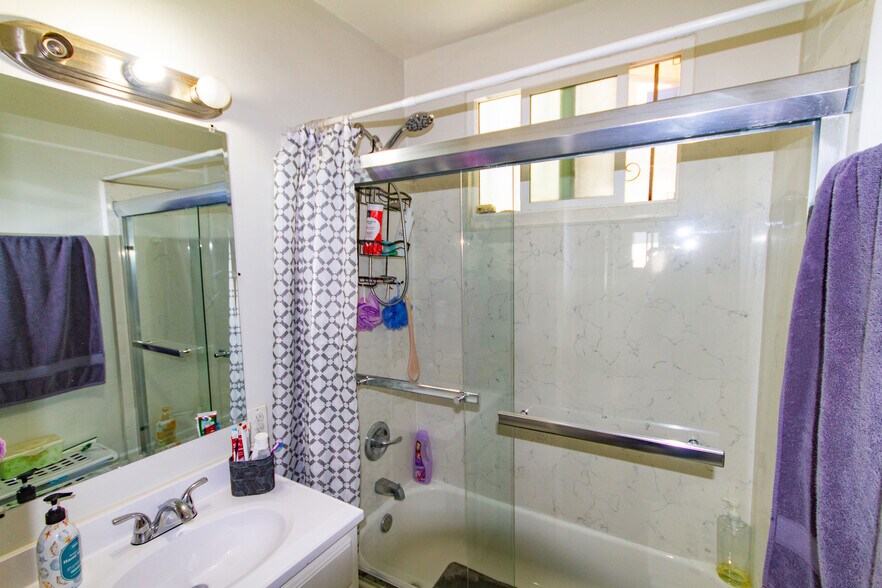 More Photos Of 208 S Normandie Ave, Los Angeles Apartments For Sale