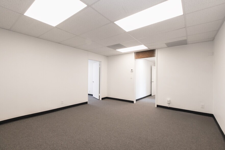 More Photos Of 1021 E Walnut St, Pasadena Medical For Lease