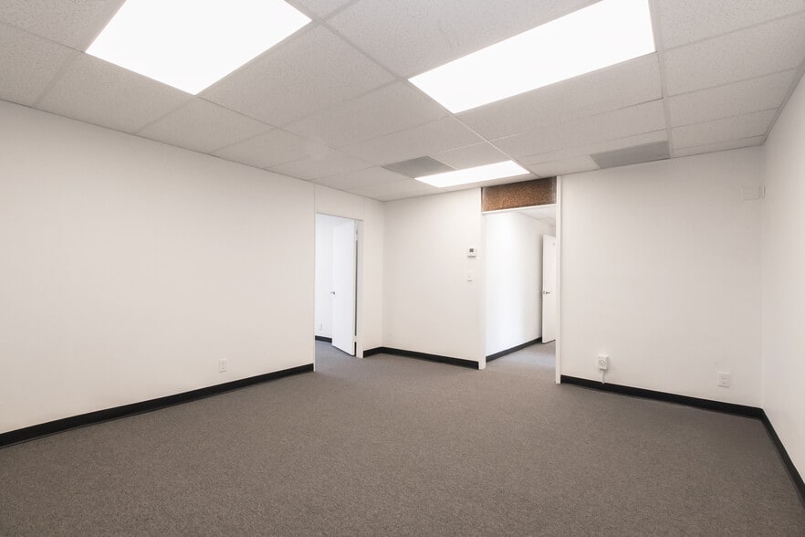 More Photos Of 1021 E Walnut St, Pasadena Medical For Lease