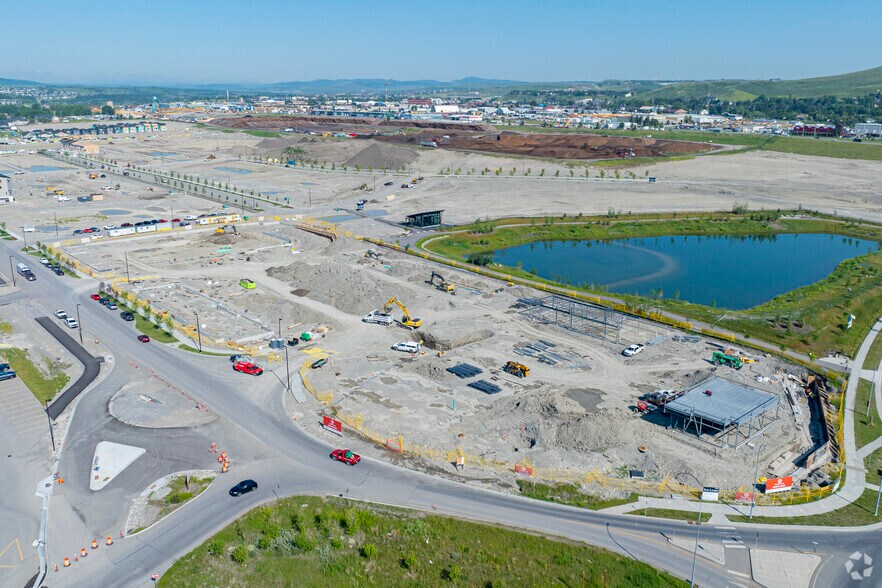 More Photos Of 264 Park St, Cochrane Convenience Store For Lease