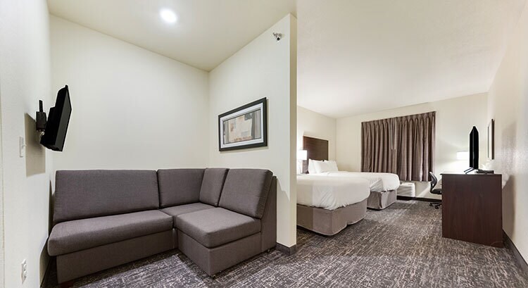 More Photos Of 805 York Dr, Cozad Hotel For Sale