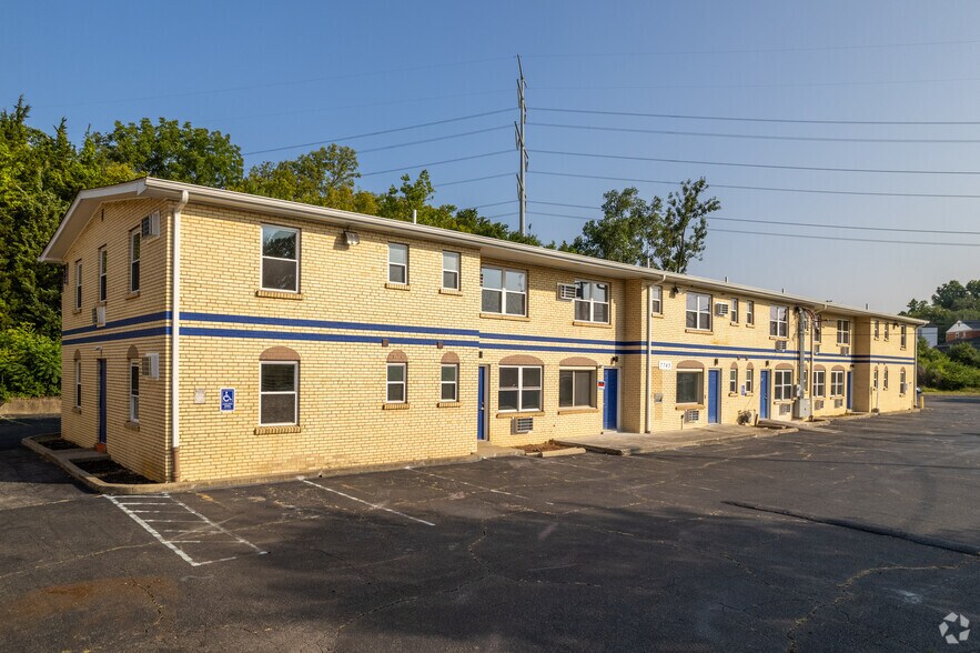 Primary Photo Of 7743 Reading Rd, Cincinnati Apartments For Sale