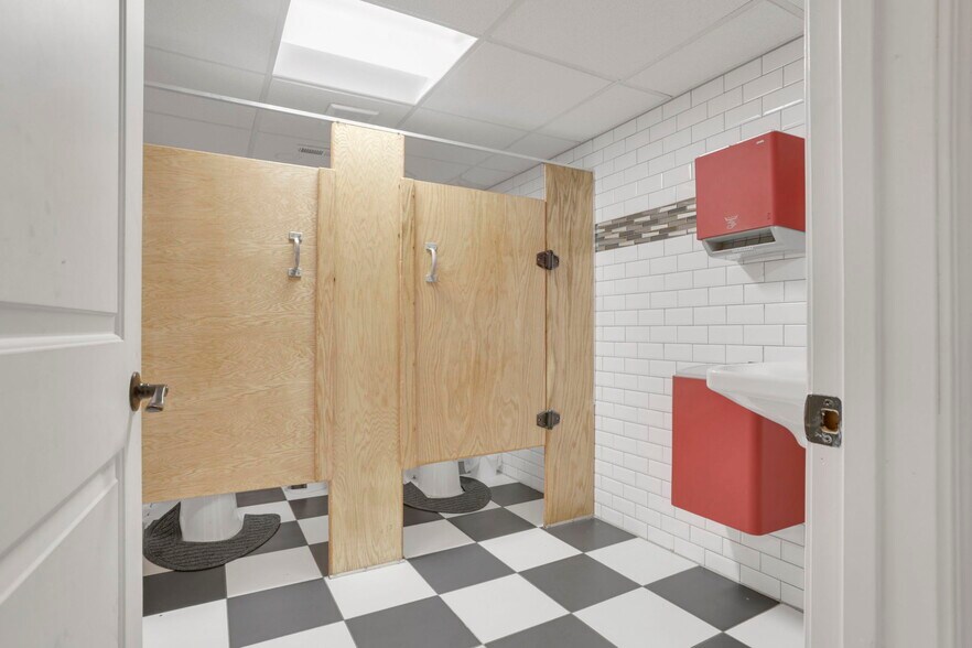 More Photos Of 609 Mill St, New Lexington Restaurant For Sale