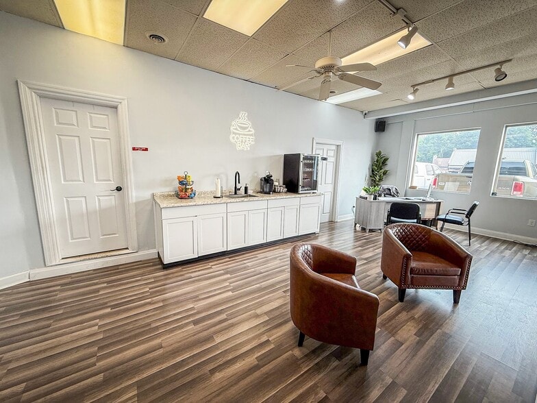 More Photos Of 195 New Castle Rd, Butler Storefront Retail Office For Sale