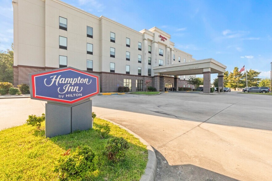 Primary Photo Of 1700 Commerce Blvd, Opelousas Hotel For Sale