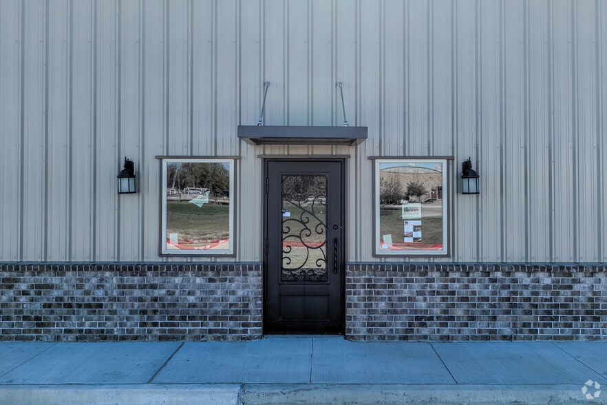 More Photos Of 3275 North McDonald Street, McKinney Distribution For Lease