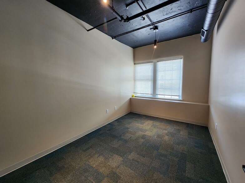 More Photos Of 221 N 6th St, Lafayette Office Residential For Lease