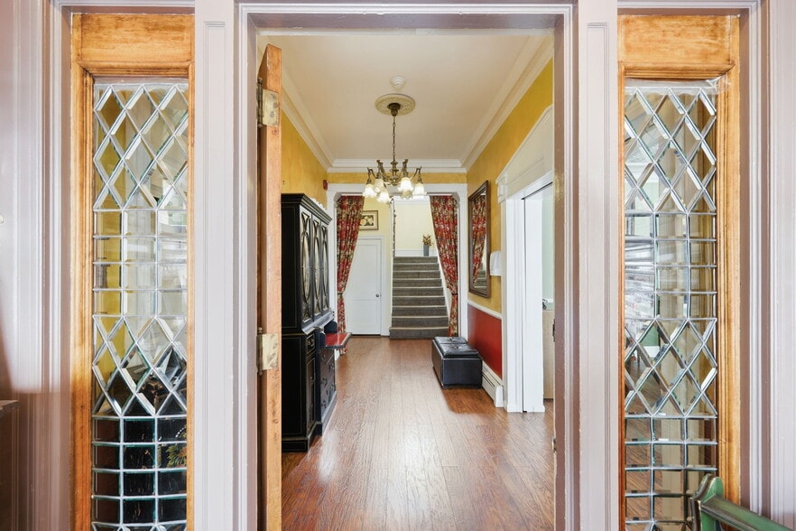 More Photos Of 105 S Little Rock, Ventnor Hospitality For Sale