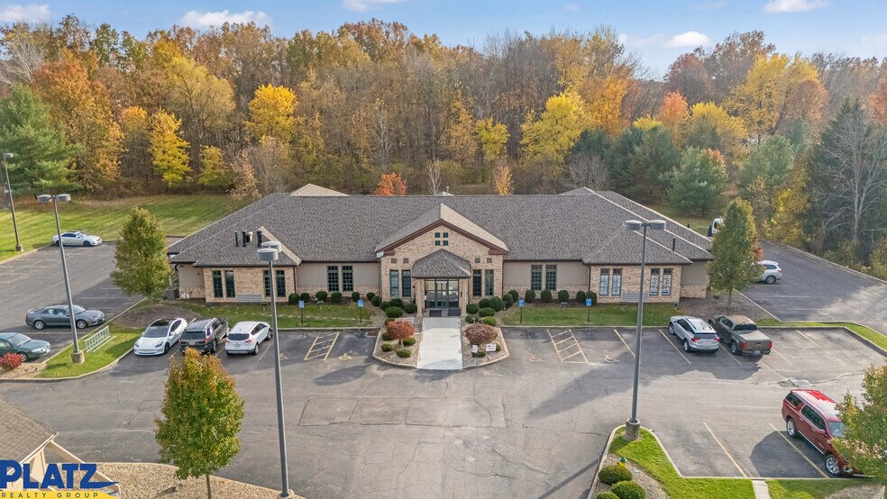 More Photos Of 8094 E Market St, Warren Medical For Lease