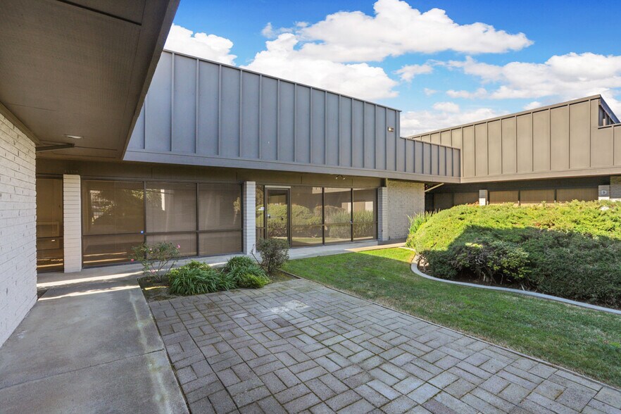 More Photos Of 5637 N Pershing Ave, Stockton Medical For Lease