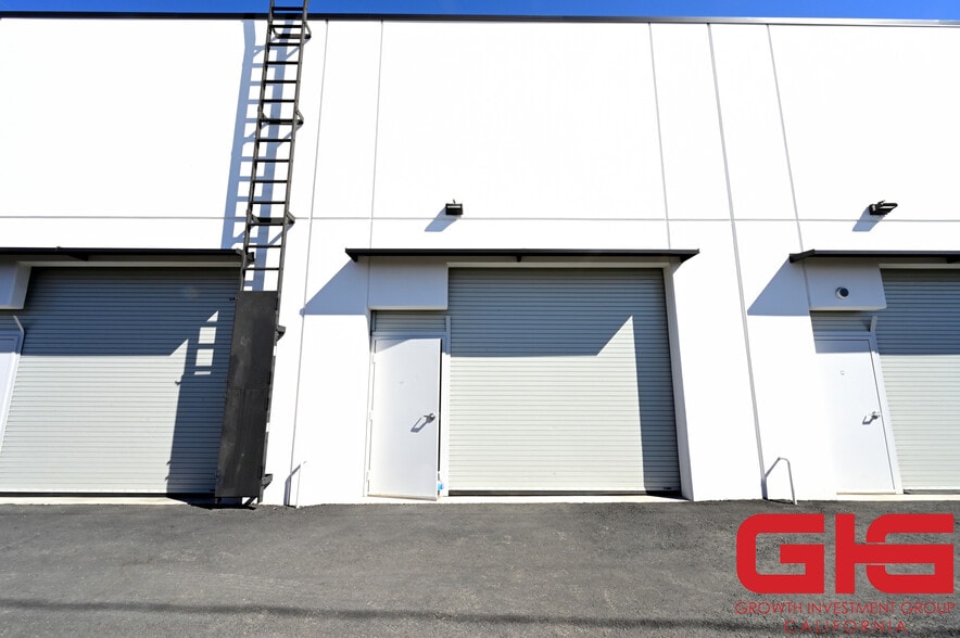 More Photos Of 238-256 W Chestnut Ave, Monrovia Warehouse For Sale
