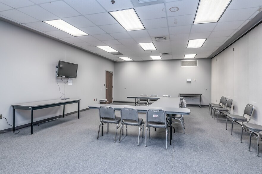 More Photos Of 5015 Woods Crossing Rd, Montgomery Office For Sale
