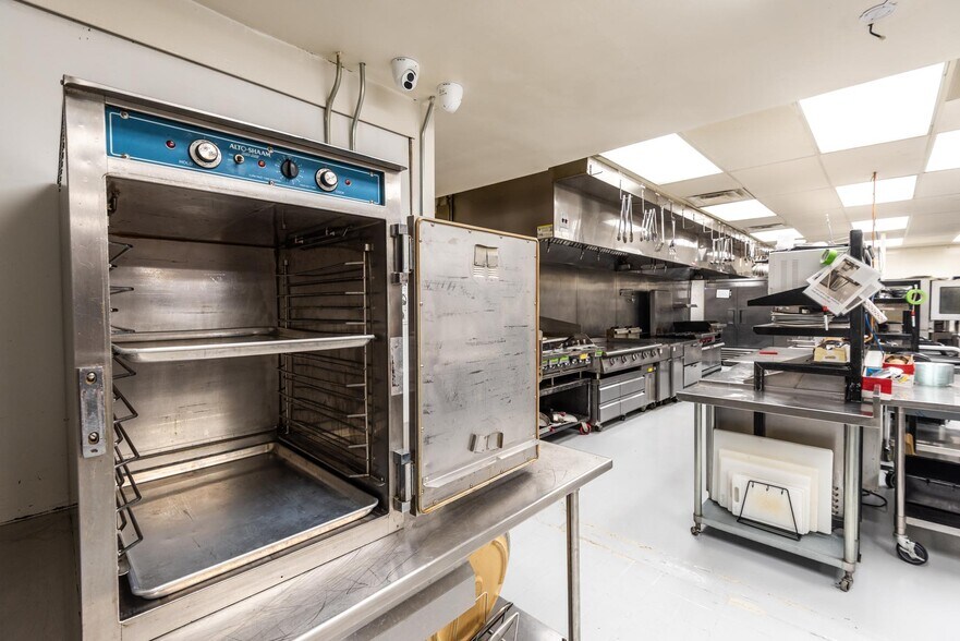 More Photos Of 117 Pine St, Pinedale Restaurant For Sale