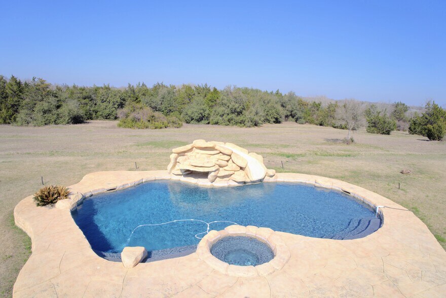 More Photos Of 2982 FM 2935, Brenham Flex For Sale