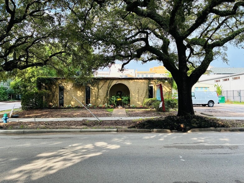 More Photos Of 1818 Waugh Dr, Houston Warehouse For Sale