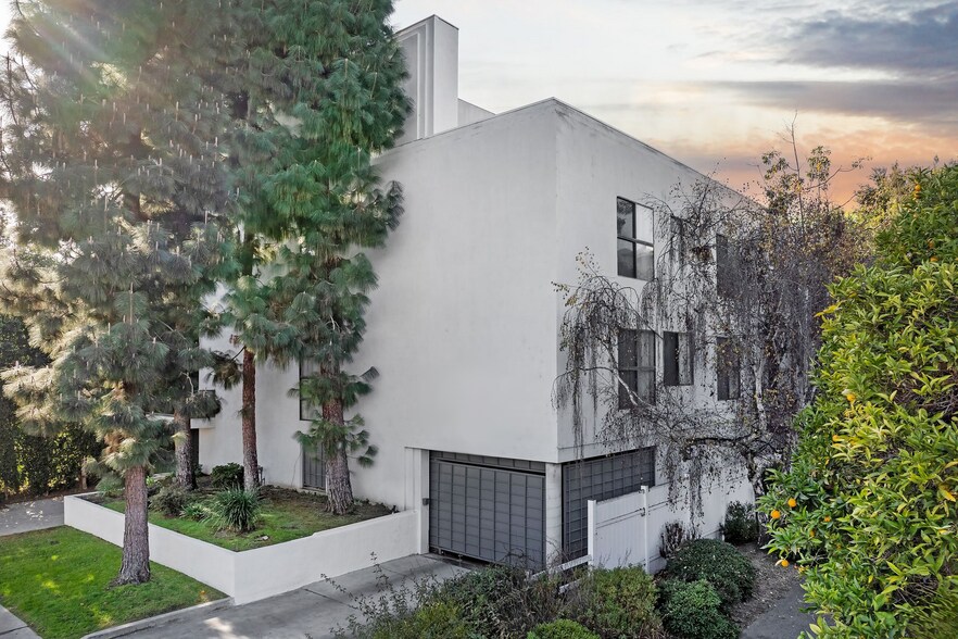 More Photos Of 1527 Veteran Ave, Los Angeles Apartments For Sale