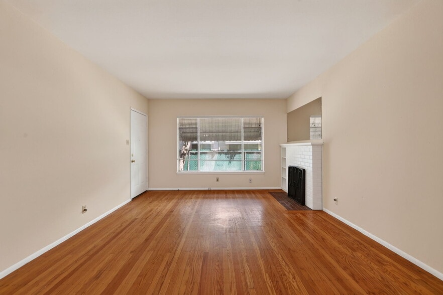 More Photos Of 2717 V St, Sacramento Multifamily For Sale