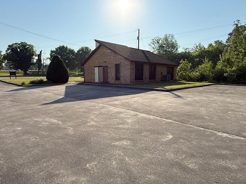 More Photos Of 508 Scarboro Ln, Oak Ridge Office For Sale