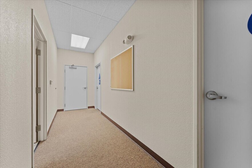More Photos Of 2155 Larkspur Ln, Redding Office For Sale