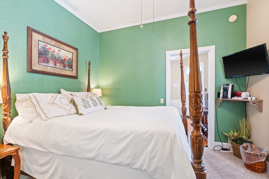 More Photos Of 5 Ojo St, Eureka Springs Hospitality For Sale