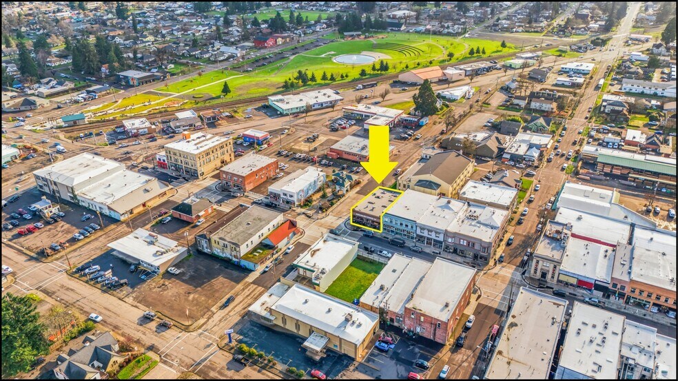 More Photos Of 657 E Main St, Cottage Grove Restaurant For Sale