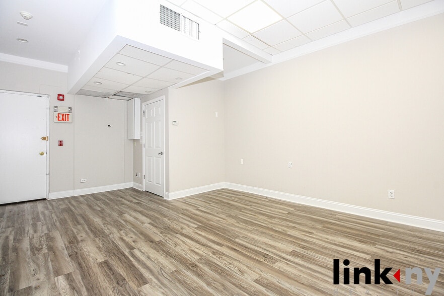 More Photos Of 209 Brook St, Scarsdale Storefront For Lease