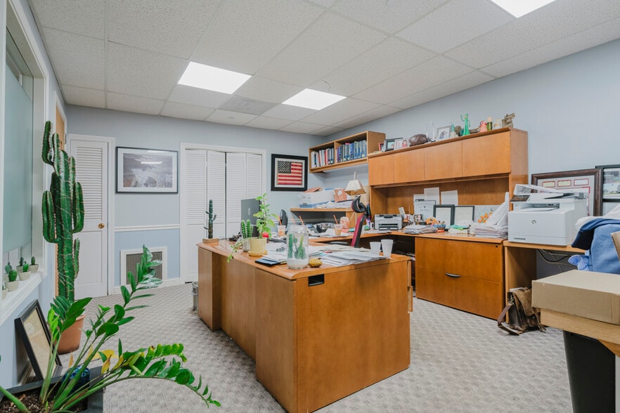 More Photos Of 11 Front St, Weymouth Office For Lease