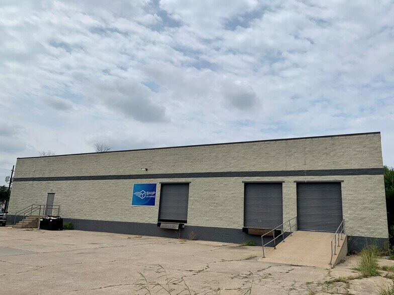 More Photos Of 10820 Composite Dr, Dallas Warehouse For Sale