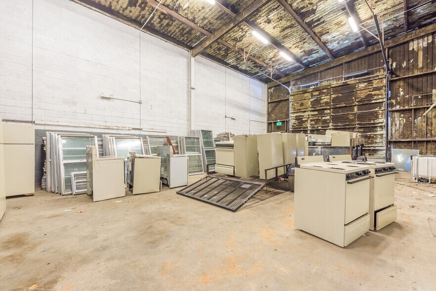 More Photos Of 8456 Newman St, Douglasville Light Manufacturing For Lease