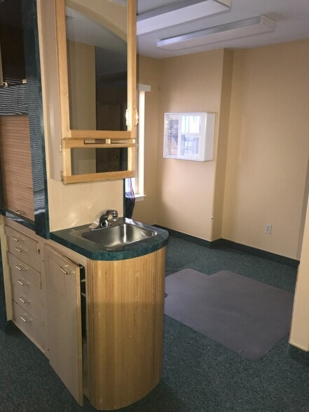 More Photos Of 404 S Pratt Ave, Carson City Office For Sale