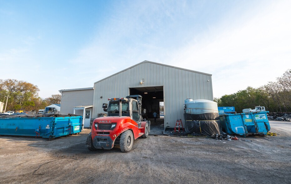 More Photos Of 300 Washington St, South Roxana Warehouse For Sale