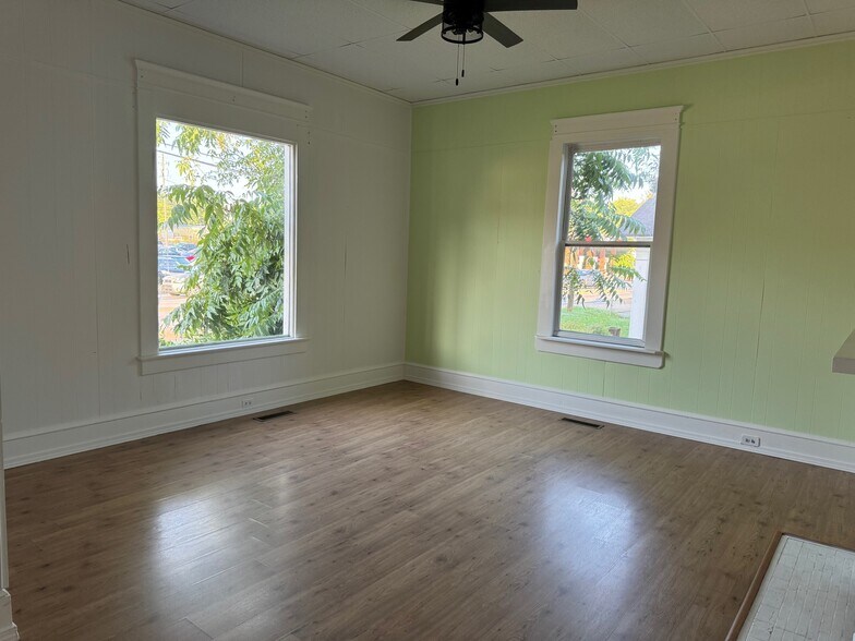 More Photos Of 103 Temple Ave, Newnan Office For Sale