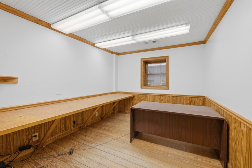 More Photos Of 966 Greensboro Rd, Eatonton Flex For Lease