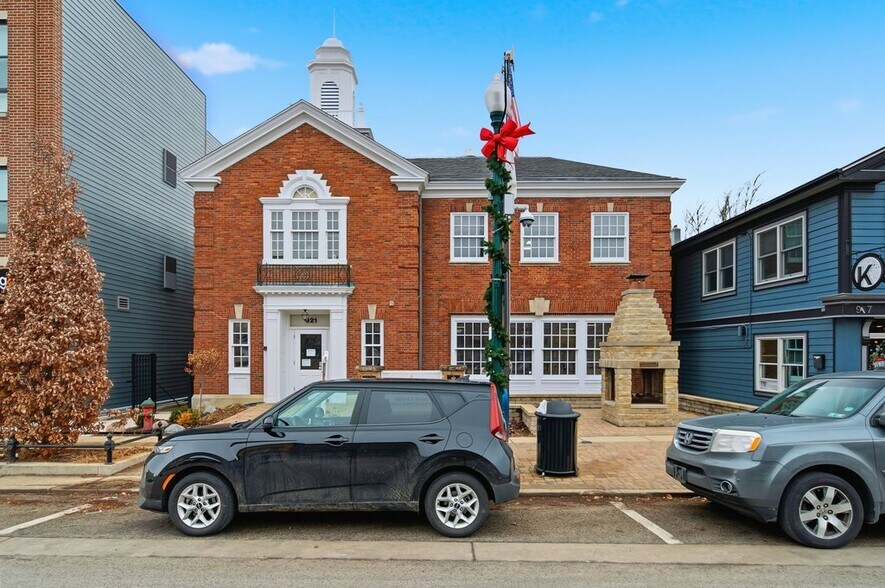 More Photos Of 921 S State St, Lockport Office For Sale