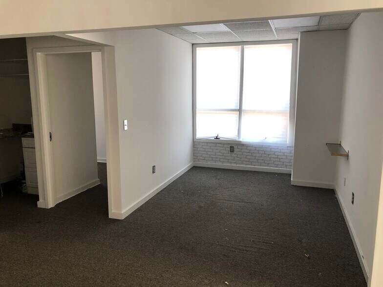 More Photos Of 1251-1255 Bound Brook Rd, Middlesex Medical For Lease