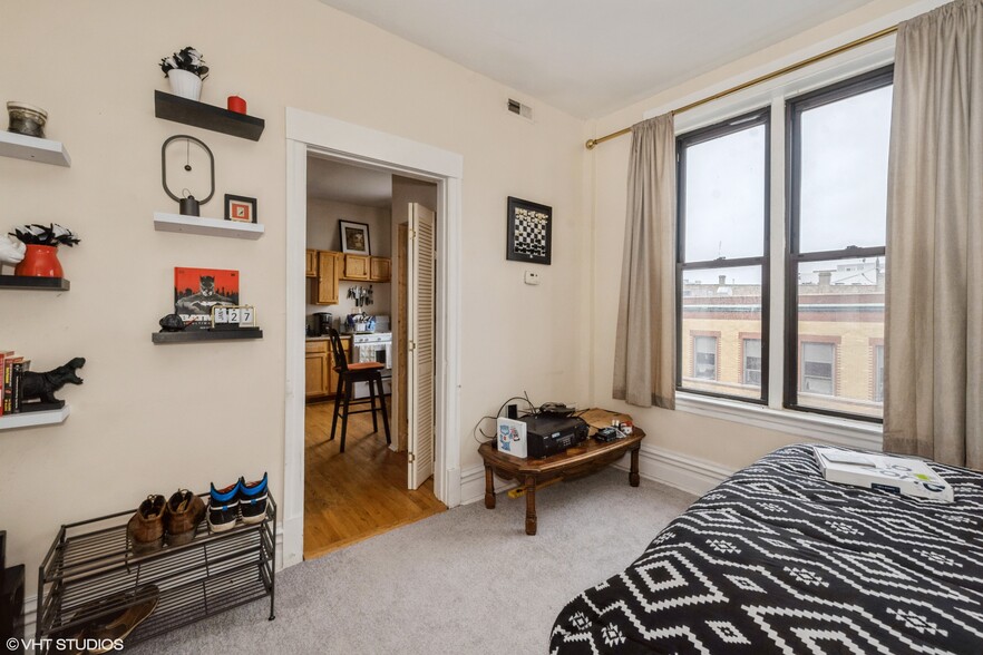 More Photos Of 1956 W Armitage Ave, Chicago Storefront Retail Residential For Sale