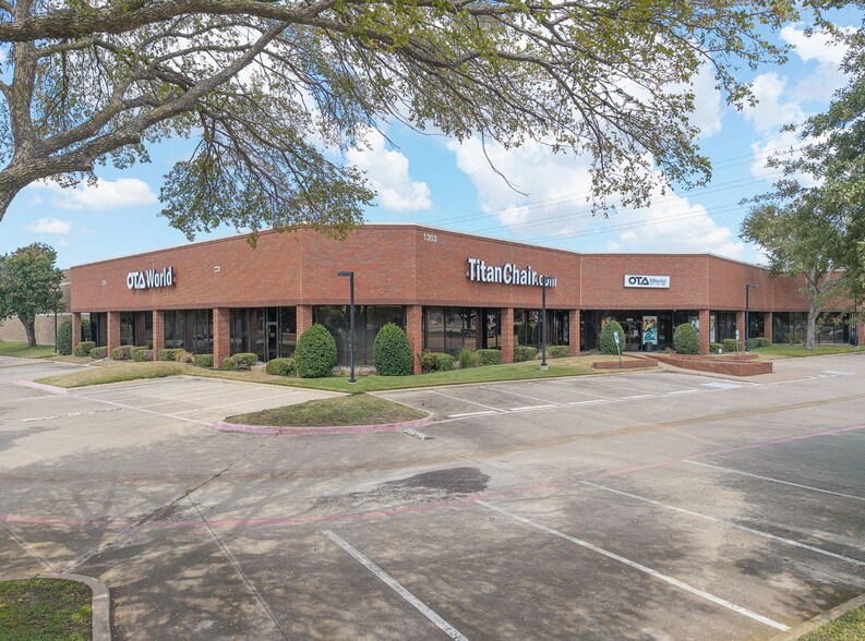 More Photos Of 1303 Marsh Ln, Carrollton Warehouse For Lease