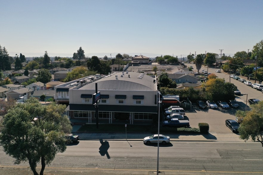 More Photos Of 21129 Foothill Blvd, Hayward Freestanding For Sale