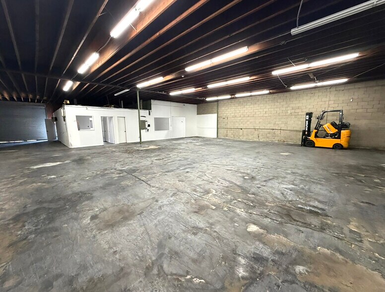 More Photos Of 725 Stanford Ave, Los Angeles Warehouse For Sale